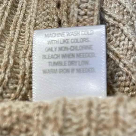 Westport 1962 tan sweater. Size 3X lovely at brunch, on the beach, or at dinner - Picture 7 of 7